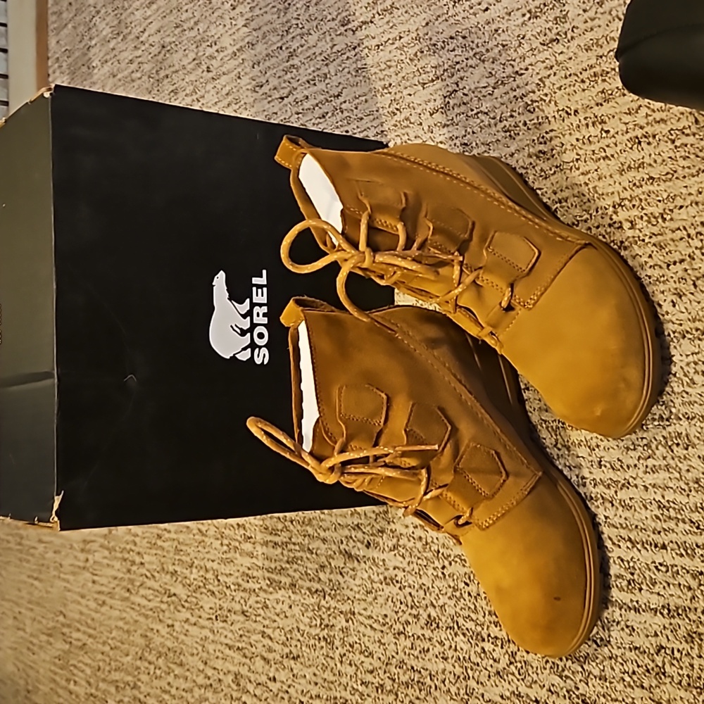Sorel Evie Lace booties